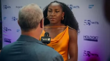 Vestido de Culto Gaia Azelia usado por Coco Gauff como se ve en Break Point (S02E06)