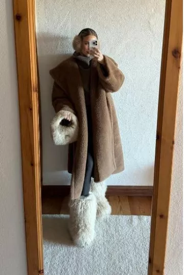 Bogner Lake Louise Shearling Boots worn by Leonie Hanne on her Instagram Story on January 29, 2024