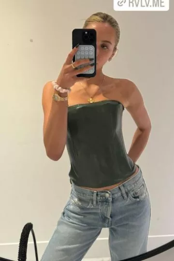 Van Cleef & Arpels Magic Alhambra Necklace worn by Alix Earle on her Instagram Story on January 29, 2024