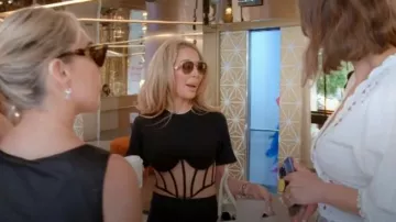 Gafas de sol de aviador Prada usadas por Lisa Hochstein como se ve en The Real Housewives of Miami (T06E14)