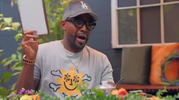 Camiseta Icecream Sunspot usada por Karamo Brown como se ve en Queer Eye (S08E05)