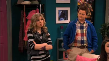 Tasha Polizzi Faux Leather Vest worn by Sam Puckett (Jennette McCurdy) in iParty with Victorious