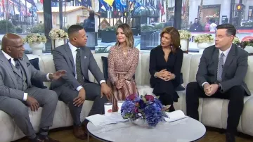 Blusa Altuzarra Chika usada por Savannah Guthrie como se ve en Today el 1 de febrero de 2024