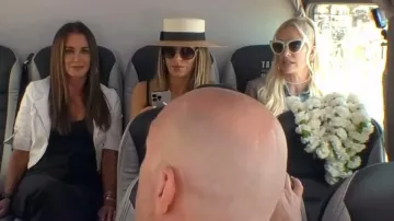 Anna-Karin Karlsson : Lunettes de soleil œil de chat pulpeuses portées par Erika Girardi dans The Real Housewives of Beverly Hills (S13E14)