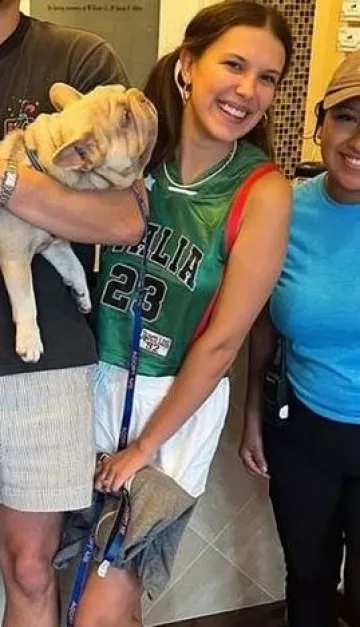 Maillot de football rétréci Jaded London Roma porté par Millie Bobby Brown sur son Instagram le 27 janvier 2024