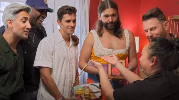 Fendi 1997 Bolso de hombro baguette con cuentas usado por Jonathan Van Ness como se ve en Queer Eye (S08E06)