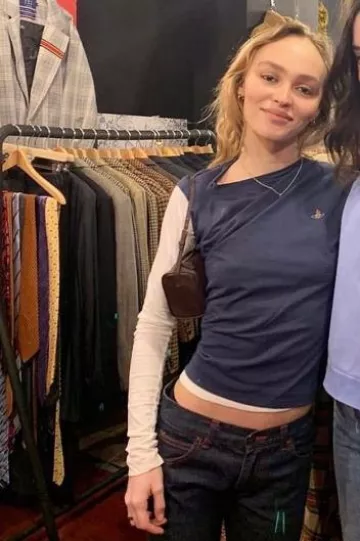 Top Hebo de Vivienne Westwood usado por Lily-Rose Depp en Praga el 4 de febrero de 2023