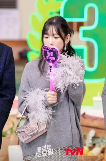 Valentino Wool Knit Sweater worn by Taeyeon at Amazing Saturday Ep 300 on February 3, 2024