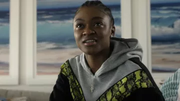 Sudadera con capucha Bershka Colour Block en Multi usada por Charmaine (Imani Lewis) como se ve en Hightown (S02E05)