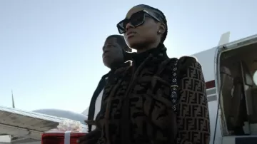 Fendi Bomber Chaqueta Bomber De Punto Y Piel De Visón Con Incrustaciones Usada por Charmaine (Imani Lewis) como se ve en Hightown (S02E06)