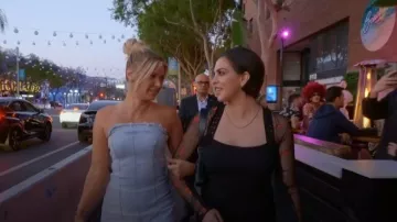 Bonne minirobe américaine en tube en jean portée par Ariana Madix comme on le voit dans Vanderpump Rules (S11E01)