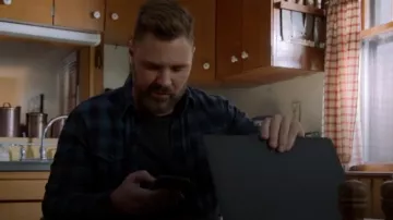 Rrl Ralph Lauren Chemise de travail brossée portée par Adam Ruzek (Patrick Flueger) tel qu’on le voit dans Chicago P.D. (S11E02)