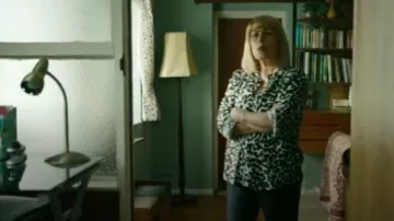 Baukjen Jaque­line An­i­mal Blouse worn by Anne Stone (Fay Ripley) as seen in Finders Keepers (S01E03)