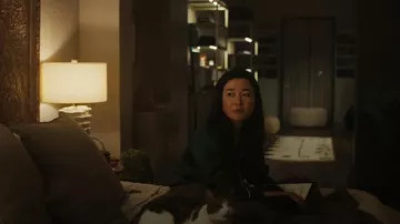 Conjunto de pijama Olivia Von halle Coco usado por Jane Smith (Maya Erskine) como se ve en Mr. & Mrs. Smith (S01E01)