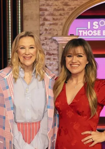 Vestido midi de jacquard floral Rixo Zadie usado por Kelly Clarkson en The Kelly Clarkson Show 5.66 el 1 de febrero de 2024