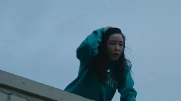 Suéter de cuello redondo de Nantucket usado por Jane Smith (Maya Erskine) como se ve en Mr. & Mrs. Smith (S01E06)