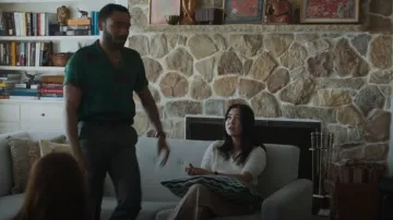 Pull Khaite Lylith porté par Jane Smith (Maya Erskine) comme on le voit dans Mr. & Mrs. Smith (S01E06)