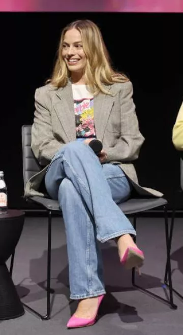 Manolo Blahnik BB Pumps usados por Margot Robbie en la proyección de Barbie y preguntas y respuestas el 30 de enero de 2024