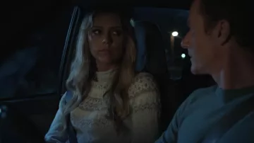 LL Bean Cotton Ragg Sweater Funnelneck Jersey usado por Renee Segna (Riley Voelkel) como se ve en Hightown (S02E10)