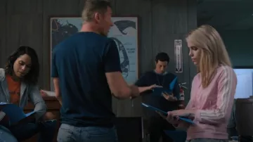 Chaqueta de chándal Adidas Adicolor Classics SST usada por Renee Segna (Riley Voelkel) como se ve en Hightown (S03E02)
