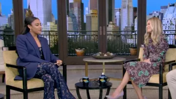 Michael Kors Collection Combinaison évasée en dentelle portée par Ariana DeBose vue dans LIVE avec Kelly et Mark le 31 janvier 2024