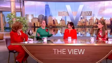Blazer à manches 3/4 en crêpe Cinq A Sept Khloé porté par Joy Behar tel qu’on le voit dans The View le 2 février 2024