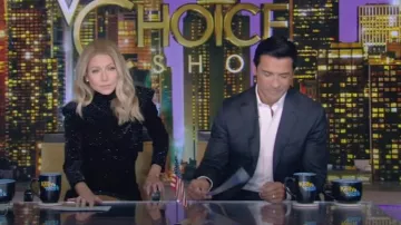 Mini vestido con lazo delantero de Balmain usado por Kelly Ripa como se vio en VIVO con Kelly y Mark el 5 de febrero de 2024