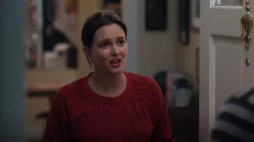 Sudadera con estampado de estrellas varias usada por Angie D'Amato (Leighton Meester) como se ve en Padres solteros (T02E20)