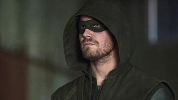The mask of Oliver Jonas Queen (Stephen Amell) in Arrow