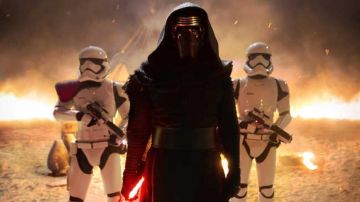 Le costume de Kylo Ren (Adam Driver) dans Star Wars VII : Le Réveil de la Force