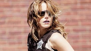 Gafas de sol Ray-Ban de Erin Lindsay (Sophia Bush) en el Departamento de Policía de Chicago