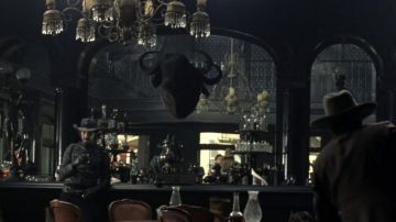 Le buste de buffle noir du bar dans Westworld