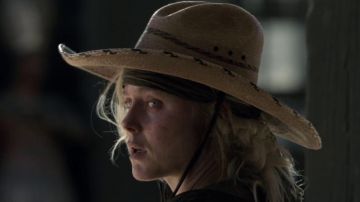 Le chapeaux de paille style country beige dans Westworld