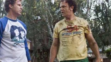 La camiseta "Spring Break 84 Tropical Blend" de Dale (John C. Reilly) en Frangins malgré Eux