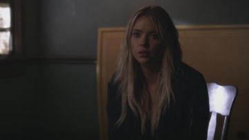 The bomber Topshop Hanna Marin (Ashley Benson) on Pretty Little Liars S07E09