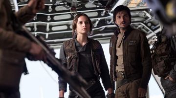 The jacket Cassian Andor (Diego Luna) in Rogue One : A Star Wars Story
