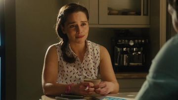 The blouse with birds worn by Louisa Clark (Emilia Clarke) in Before You