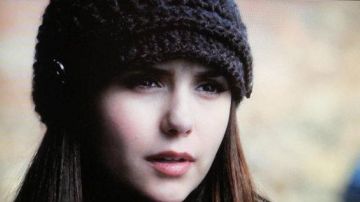 Le bonnet en crochet d'Elena Gilbert (Nina Dobrev) dans The Vampire Diaries