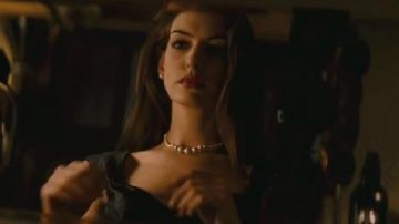 Le collier de Martha Wayne volé par Catwoman dans Batman The Dark Knight Rises