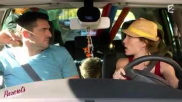 The straw hat Isa Martinet (Alix Poisson) in Parents mode d'emploi