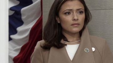 The coat, camel Ted Baker London Emily Rhodes (Italia Ricci) in Designated Survivor