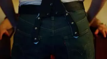 The knives worn on the belt worn by Lucy (Scarlett Johansson) in the movie Lucy