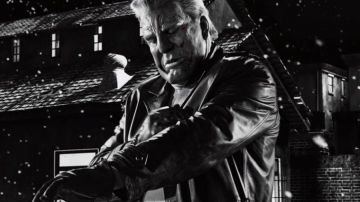 El abrigo Bernini de Marv (Mickey Rourke) en Sin City: I Killed for Her