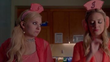 Escote #5 de Chanel en Scream Queens