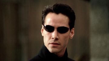 Sunglasses Neo (Keanu Reeves) in the Matrix