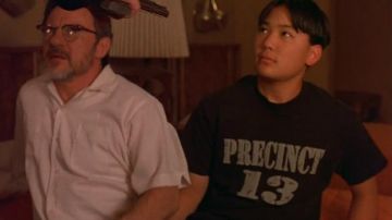 The T-Shirt "Precinct 13" carried by Scott Fuller (Ernest Liu) in A Night in Hell