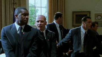 Un auténtico auricular de agente del Servicio Secreto que protege al presidente en X-Men 2