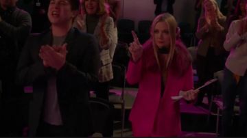 Chaqueta de traje rosa de Chanel #3 (Billie Lourd) en Scream Queens. s02e10
