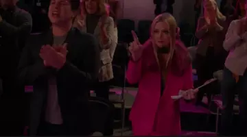 Veste tailleur rose de Chanel #3 (Billie Lourd) dans Scream Queens. s02e10