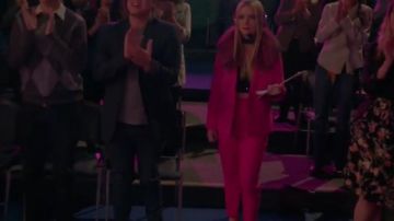 Pantalones de cigarrillo rosa usados por Chanel #3 (Billie Lourd) en Scream Queens. s02e10